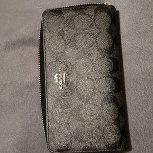 *Coach* women's black wallet